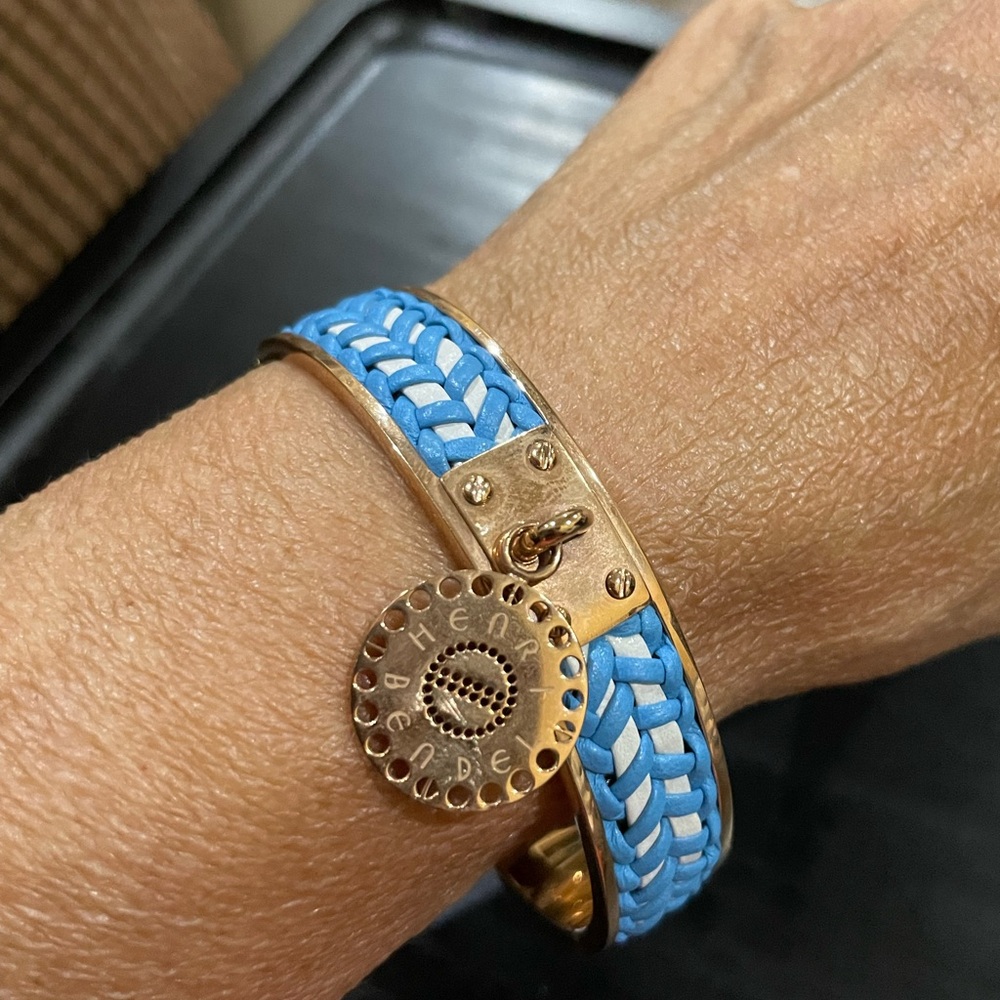 EUC Henri Bendel Blue, white and Gold Bracelet with Charm